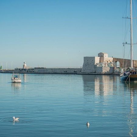 Residenza Rebecca Apartment Trani Bagian luar foto