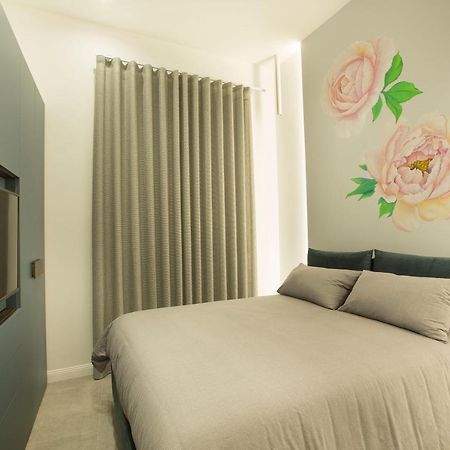 Residenza Rebecca Apartment Trani Bagian luar foto