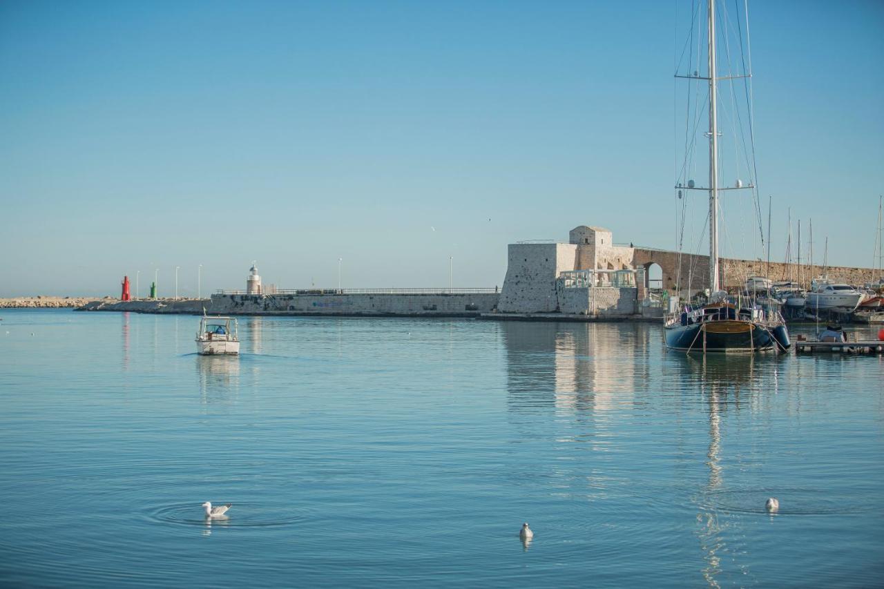 Residenza Rebecca Apartment Trani Bagian luar foto