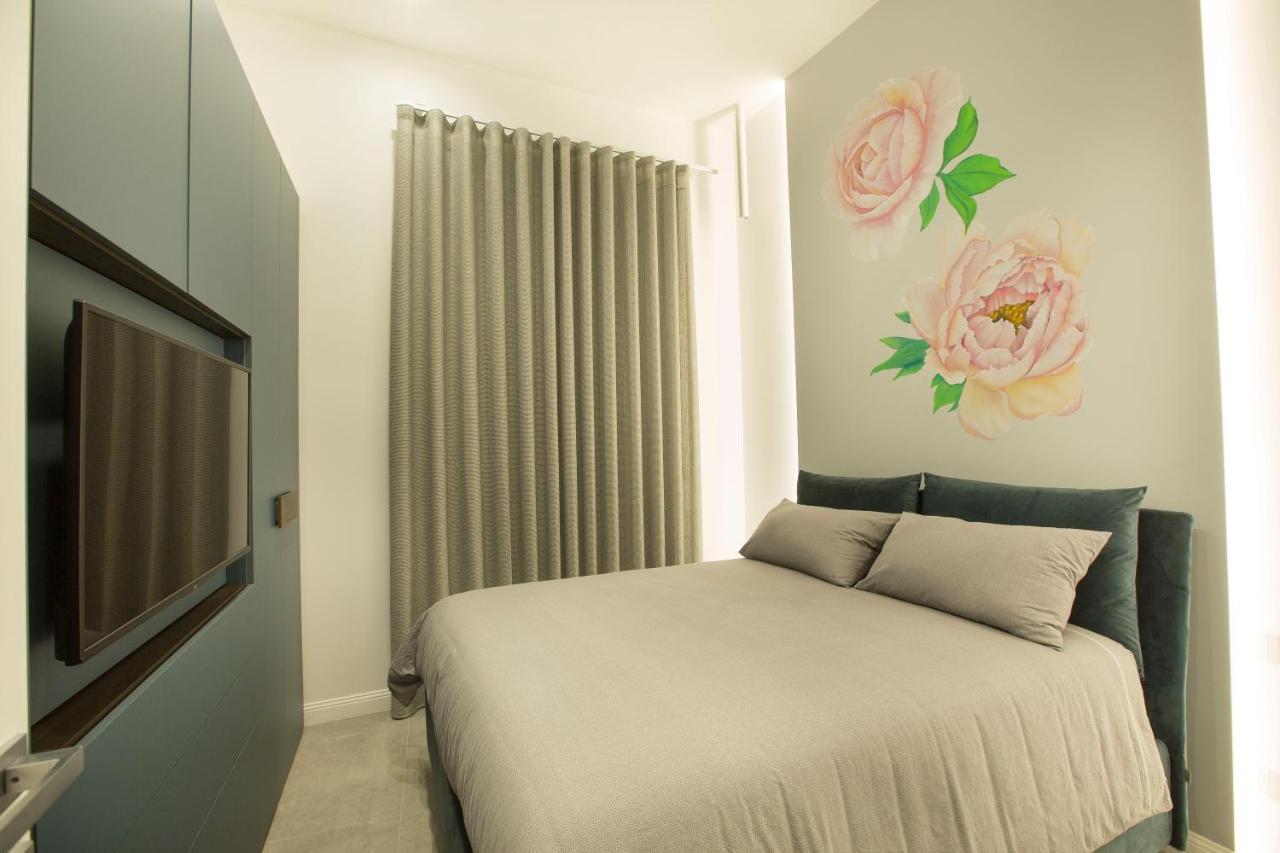 Residenza Rebecca Apartment Trani Bagian luar foto